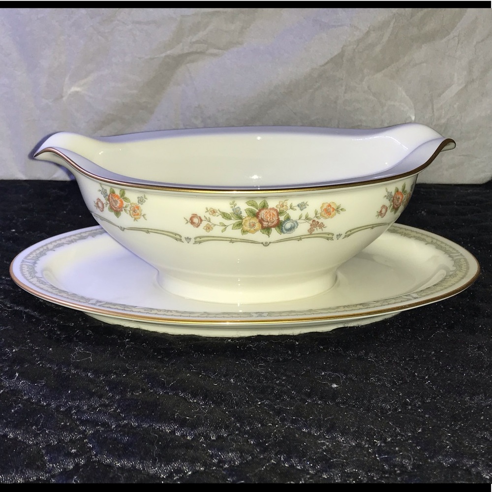 Noritake Ivory Gravy boat